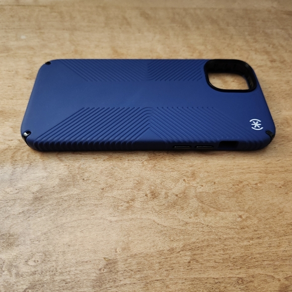 Speck Presidio2 Grip with MagSafe Blue Case - iPhone 14 Plus/ iphone 6.7 (2022) - Picture 5 of 8